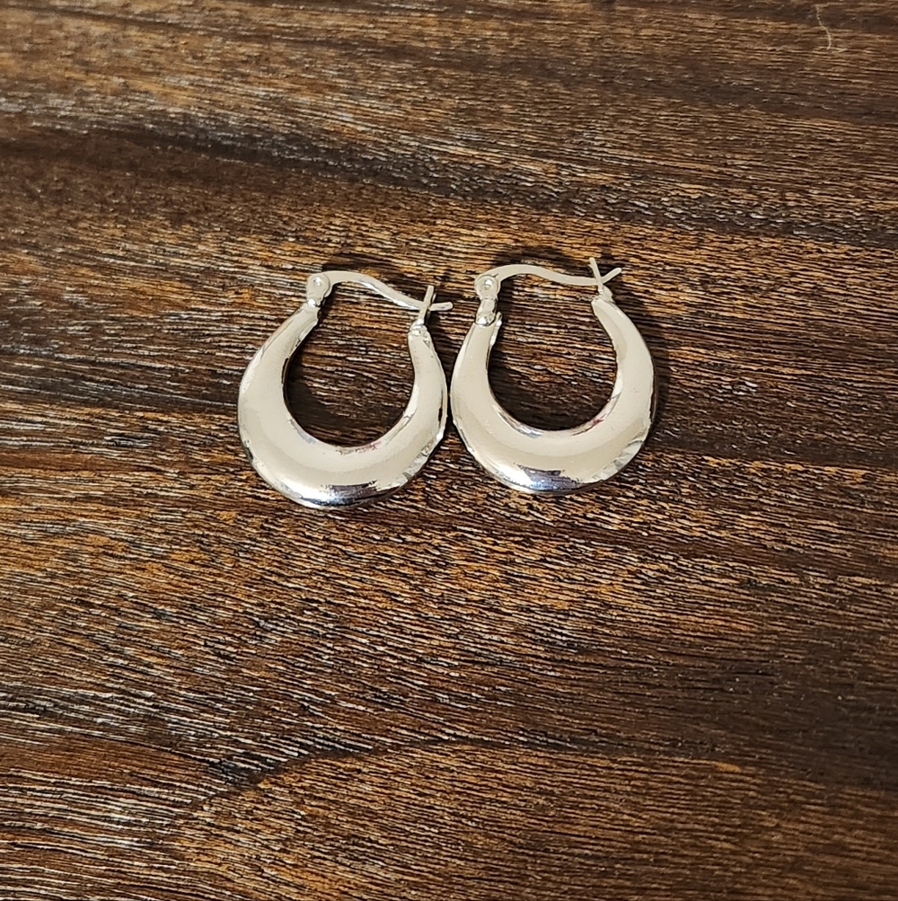 Beckhillco Silver Hoop Earrings - Picture 6 of 6